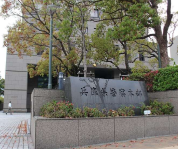 【悲報】小一女児にわいせつ行為をした外国人、不起訴