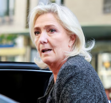 【政権の座狙うフランスの極右政党、国民連合（ＲＮ）】世論調査、再び国民議会選挙が実施された際にＲＮに入れると答えた人は全体の３５％と、左派連合の１０％を大きく上回る・・・政局の混乱による最大の受益者