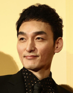 野外嫌いで友人とキャンプ行くも1人だけホテル泊まる草彅剛さん。じゃあなぜ野外の公園で…