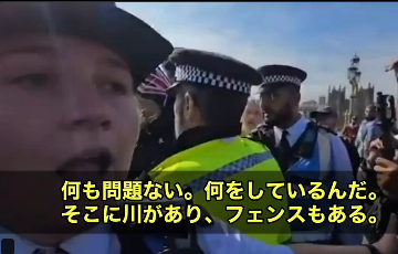 【ロンドン】ただ「Save our Kids（子どもたちを守れ）」という看板を持ち、 ユニオンジャックの帽子をかぶっていただけで逮捕。現場を目撃した人たちは「まるで英国版ゲシュタポだ」と怒りを隠しません