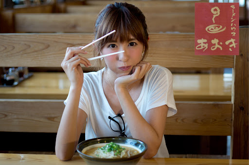 【ヌーハラ】同僚が隣席でラーメンをすする音が不快～「おいしそうですね！と言おう」「我慢しろ」職場の"ヌーハラ"問題に意見続々