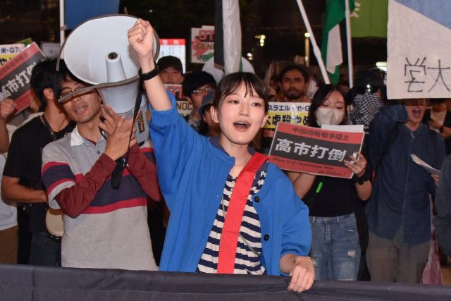 中核派内紛の全学連が初のデモ、女性委員長ら「高市(氏)打倒」叫ぶ　中央と衝突なく平穏に終了　約70人（主催者発表170人)が行進