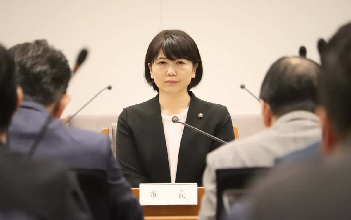 出処進退「しっかり考える」ホテルで部下と複数回密会の前橋市の小川晶市長　市議に再説明