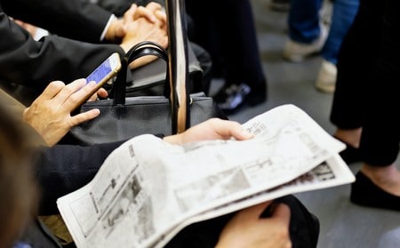 新聞購読率、5割に減少　「毎日接する」ネットニュース首位―調査会世論調査