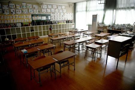 日本の教員、仕事時間は世界最長　中学週55時間、小学校52時間