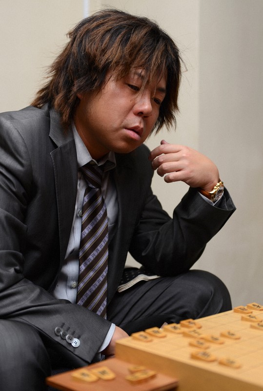 元棋士・橋本崇載が『求刑懲役10年→判決懲役5年』になった理由→裁判長「凶器がクワだから」