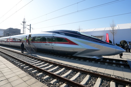【中国】時速453キロ…世界最高速の高速列車の試験運行に成功