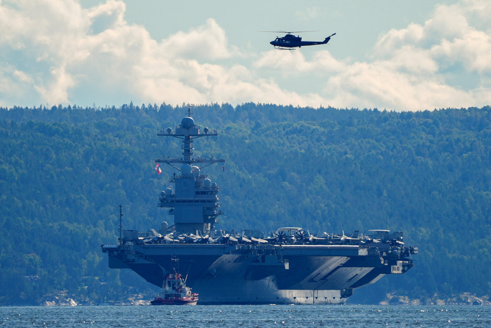 トランプ大統領、中南米に空母「ジェラルド・フォード」など派遣へ 軍事プレゼンスを拡大