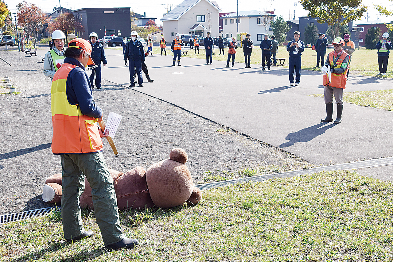 ヒグマ出没訓練、こりゃダメそうだと話題