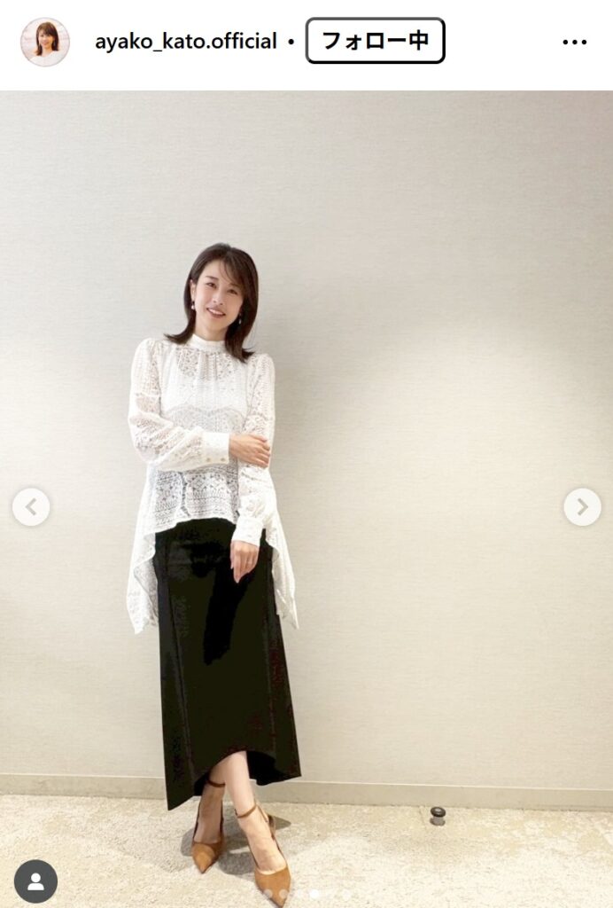 【芸能】元フジアナ加藤綾子、胸元透け感白トップス＆スリット入りパンツコーデ公開「大人のエレガント」