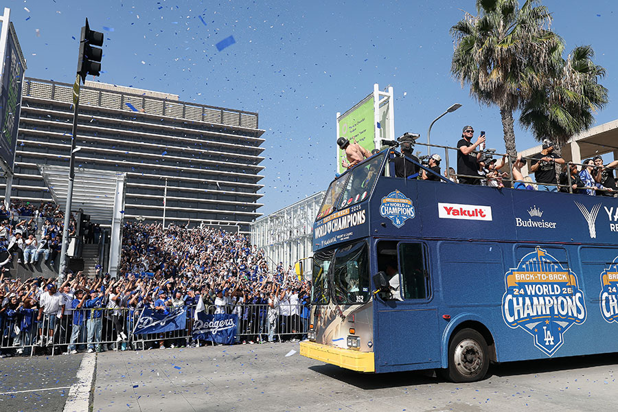 ド軍世界一から1週間「こんな行列できるのか」　LAで驚きの光景…未だフィーバー「オオタニにファンミーティングをしてほしい」