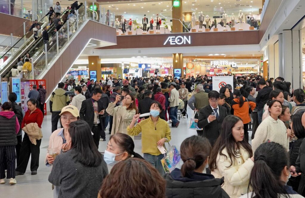 【イオン】中国湖南省に新大型店を開業　混乱なく地元客でにぎわい　モール内にユニクロや無印良品