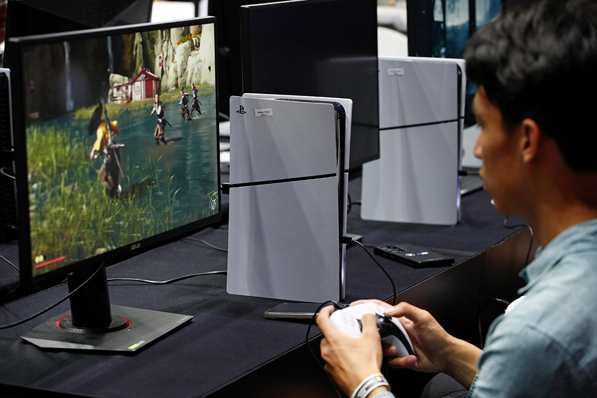 【ゲーム】大幅値下げの「PlayStation5」は大ヒット中の「Switch2」に勝てるのか？