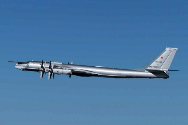 【読売新聞】 中共・ロシア両軍の爆撃機が東京方面へ向かう「異例のルート」を共同飛行…核も搭載可能、連携して威嚇か