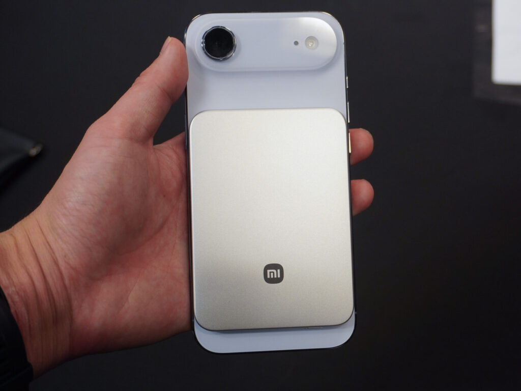 【Xiaomi】iPhoneに貼るモバイルバッテリーは「薄さが正義」–その点で圧倒的な新製品が発売