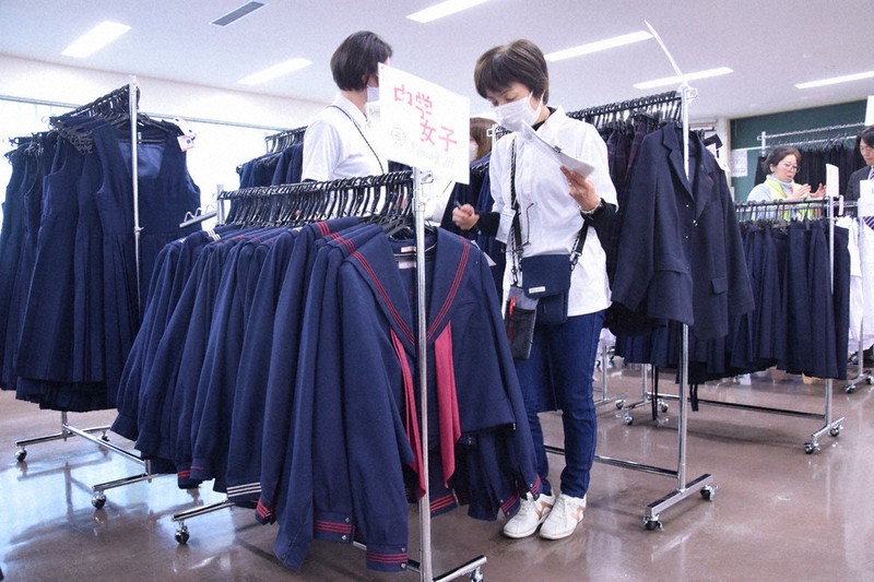 【子育て】高校の制服、1年で1万円値上がり　平均8万円に