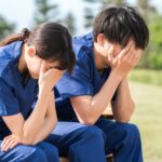 介護職員の賃上げ、政府が月1万円相当を検討する一方で現場の希望は月5万円以上