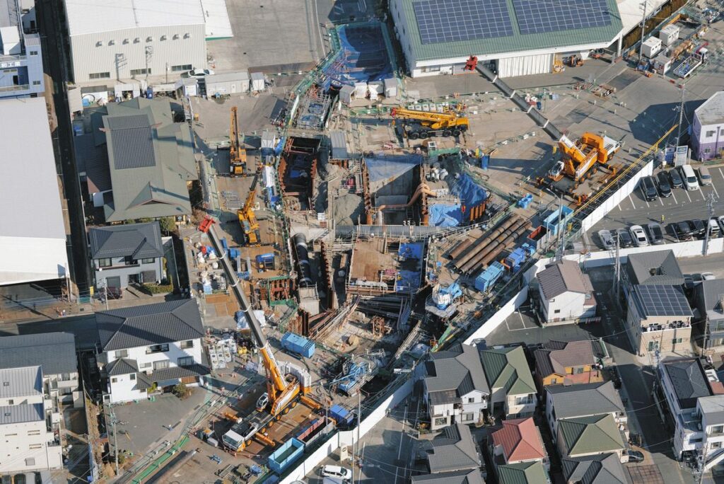 八潮の陥没事故から1年、続く復旧工事　「頭痛・せき・不眠」に悩む住民…健康被害は埼玉県に認定されず