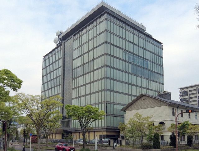 新名神高速のオートバイ転倒、少なくとも車など10台にはねられたのは死亡は草津市の29歳看護師女性