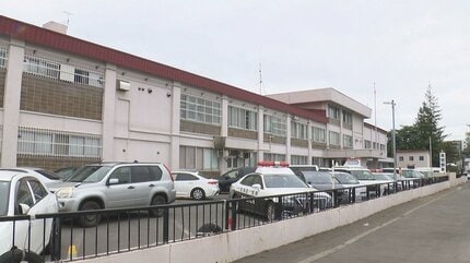 10代前半の娘の両足を掴んで引きずったり顔を足蹴りしたりして怪我をさせた会社員の男(45)逮捕