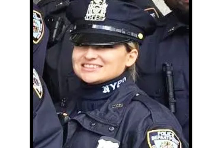 現役女性警察官のあられもない姿、ネットに出回る