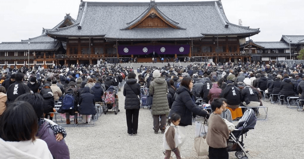 【宗教】天理教「教祖140年祭」　10年に1度の節目、国内外から12万人の信者が参列