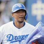 【野球】中日・中田翔 引退セレモニー　巨人・坂本、楽天・則本らからスタンド式のコチョウランが150個届く