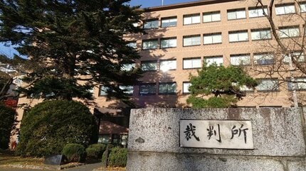 修学旅行中に16歳未満の少女の部屋へ21回も行き来…学年主任が予備キー使って侵入し
