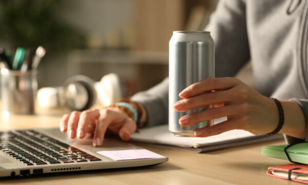 【米国】「エナジードリンク1日3本」心臓発作で28歳の娘を亡くした母親「もっと危険性を知ってほしい」。コーヒーやカフェインのサプリも大量摂取か