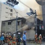 東京・荒川区の作業所で火事 アルミニウム貯蔵との情報も 化学消防車など35台出動し消火活動中 東京消防庁
