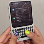 キーボード搭載のスマホ発売