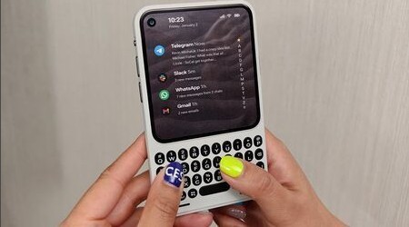 キーボード搭載のスマホ発売