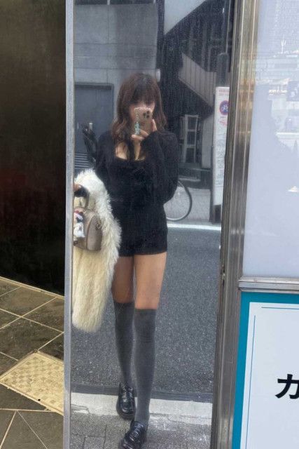 【芸能】「身体の半分以上が脚」　176cm股下90cmの「無加工」全身ショットに衝撃「この長さはヤバ芸能