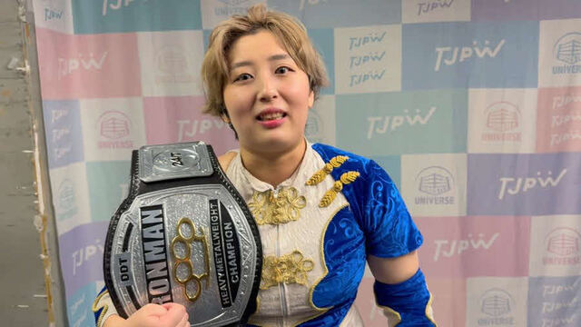 【プロレス】アイアンマン王座は桐生真弥→調印書→バインダー→ドリンク→真弥が飲んで王座奪回第1778代王者に