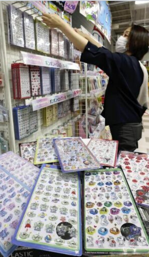 「ボンボンドロップシール」が小中学生女子の間で人気爆発、発売から１年半で１千万枚突破