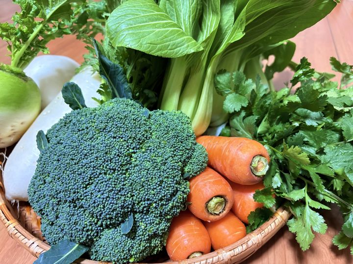 新鮮な野菜が手に入ると思うスーパー、2位『イオン』3位『ヤオコー』300名が選ぶ1位に「鮮度が高い」「長持ちする印象」