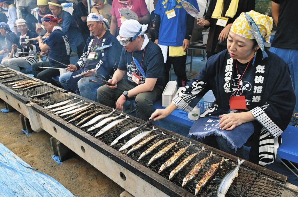 「ここ2、3年で一番」のサンマがキター！　恒例「目黒のさんま祭」