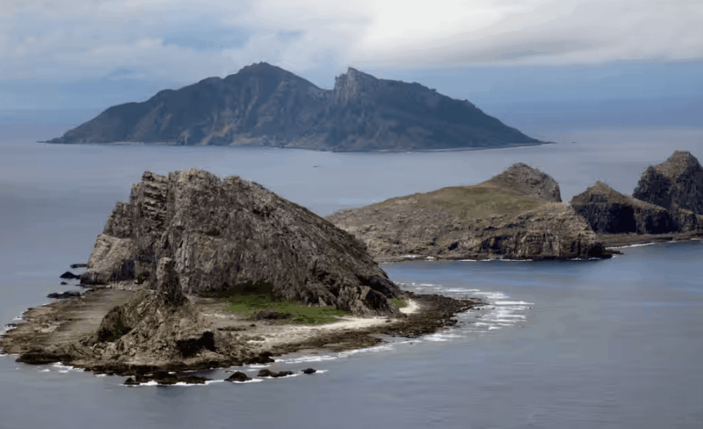 高市効果？ 中国海警局船2隻が沖縄尖閣周辺の接続水域出る　連続航行335日で途切れる