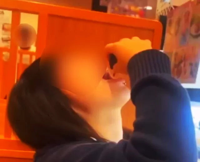 【悲報】くら寿司醤油ぺろぺろ民、実家が特定されて「よだれ醤油寺」に改名される😭