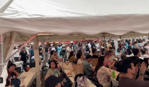 【「大阪音楽祭2025」と称した実質チャイナフェスが開催】隣りで見ていたアイルランド人は、これが日本の伝統舞踊だと思ったみたい