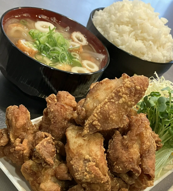 【画像】理想の"唐揚げ昼定食"、発見される　これは美味そう