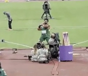 ではここで世界陸上男子砲丸投げの様子を御覧ください