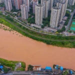 三峡ダムが決壊しそう　ダムの上から水が漏れる　5億人が死ぬと判明か　中國（動画あり）