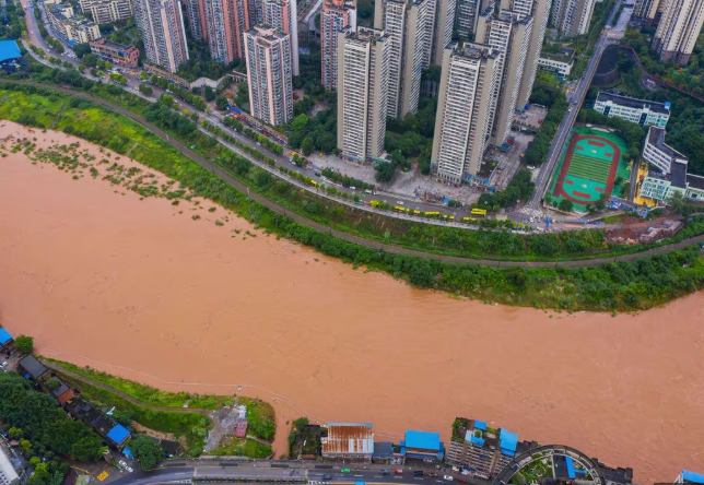 三峡ダムが決壊しそう　ダムの上から水が漏れる　5億人が死ぬと判明か　中國（動画あり）