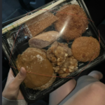 【朗報】アイドル「今日のロケ弁クソワロタwwww」