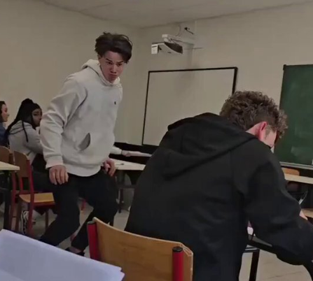 【かっこいい先生】いじめている生徒へ先生がブチギレ