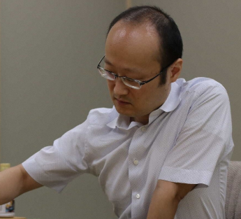 将棋 渡辺明九段 サッカーごっこでコケて前十字靭帯損傷 対局で正座できずこのまま引退か