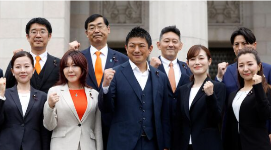 【米ブルームバーグ】離反した保守層の支持回復が鍵・・・次期首相に迫る課題、右派ポピュリズム支持に傾く有権者の不満と自民党離反