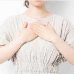 【X】「好きだから…」思春期の息子に「おっ〇いケーキ」を贈る投稿をめぐり物議！「不気味」「悪趣味」SNSは強い拒否感