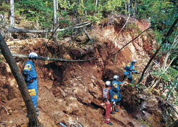 アニメ「真似をしないでください最悪死にます」←無意味と判明。愛知から水晶採掘の2人組1人死亡